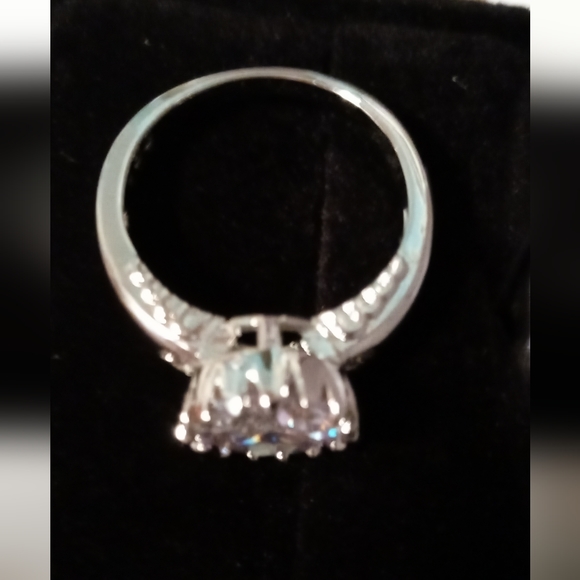 SIZE 10 RING - Picture 2 of 2